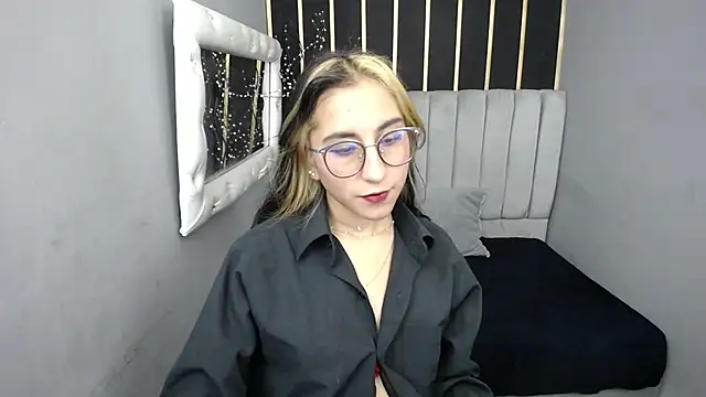 moon shut online show from March 18, 1:38 pm