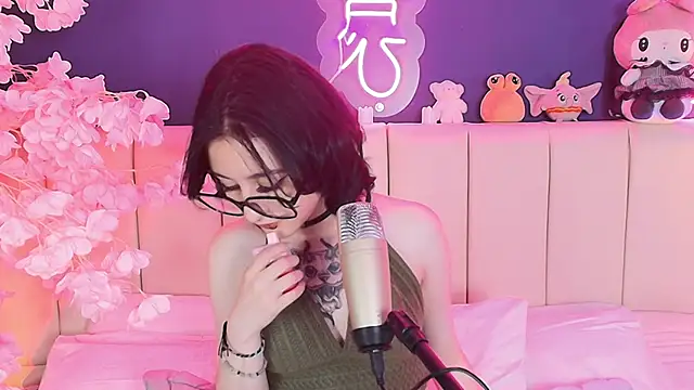 Velvet C4k3 online show from March 7, 9:11 pm