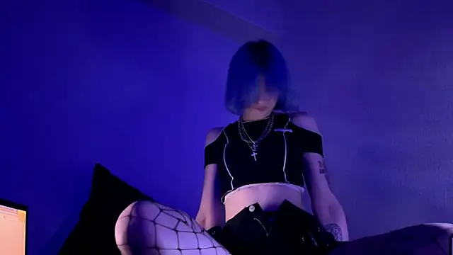 PeachyLuna online show from March 7, 9:00 pm