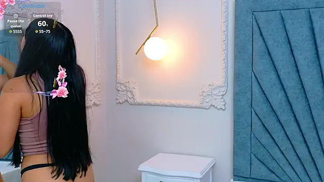 Leandra-Johnson online show from July 31, 2:18 pm