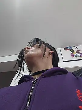 Naomimolie online show from March 17, 12:20 pm