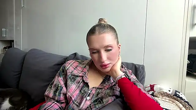 CleliaDarnel online show from March 17, 8:18 am