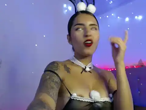 Naomi Scott1 online show from March 5, 1:40 pm