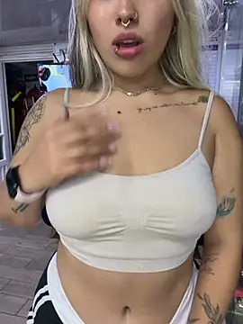 ManuelaVeeleez online show from July 4, 5:14 am