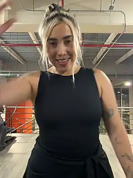 ManuelaVeeleez online show from July 10, 3:18 am
