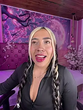 ManuelaVeeleez online show from July 17, 4:39 am