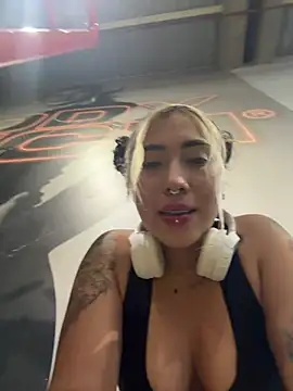ManuelaVeeleez online show from July 16, 2:38 am