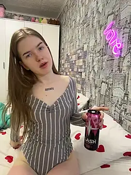 KayShaw online show from July 3, 1:33 am