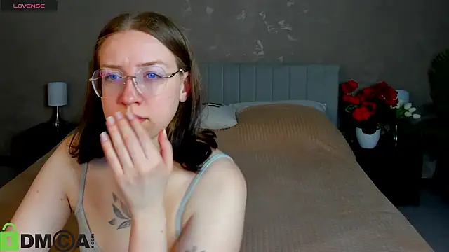 maxinemouse online show from March 25, 4:17 am