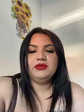 julietalovee online show from May 26, 5:40 am