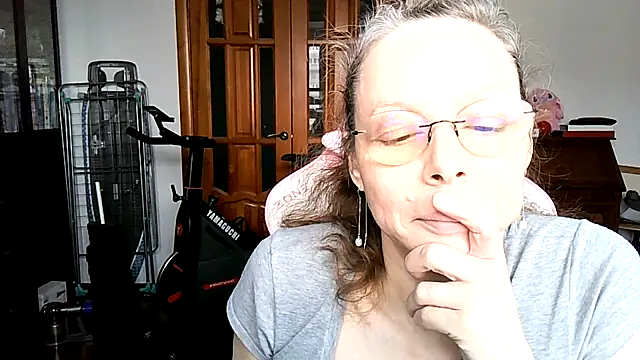 Helly nana online show from March 19, 11:25 am