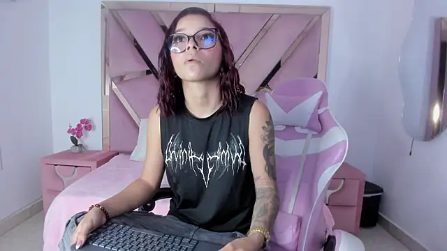 Angell cherryht online show from July 13, 8:20 pm
