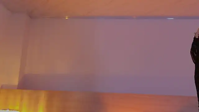 DaphneWayne online show from July 1, 6:18 pm