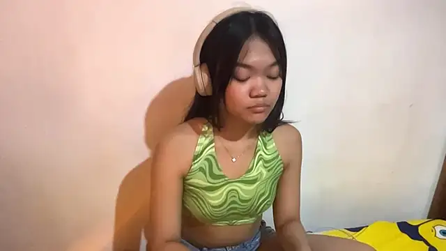 LynneCharley online show from March 13, 1:29 am