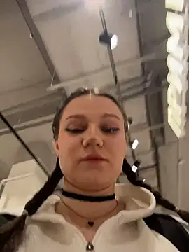 MaryLola online show from March 29, 9:52 am