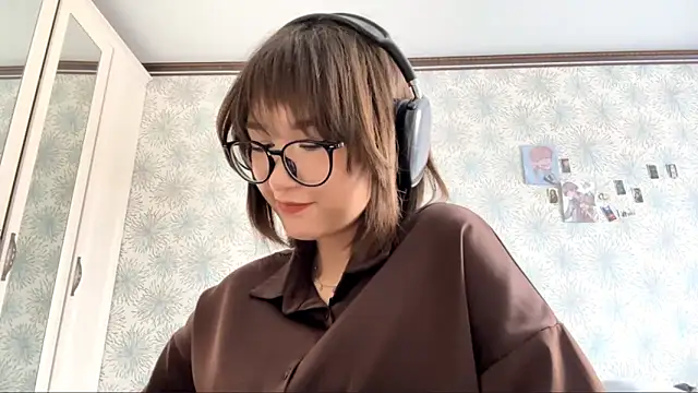 Bella Voraesynd online show from March 9, 9:23 am