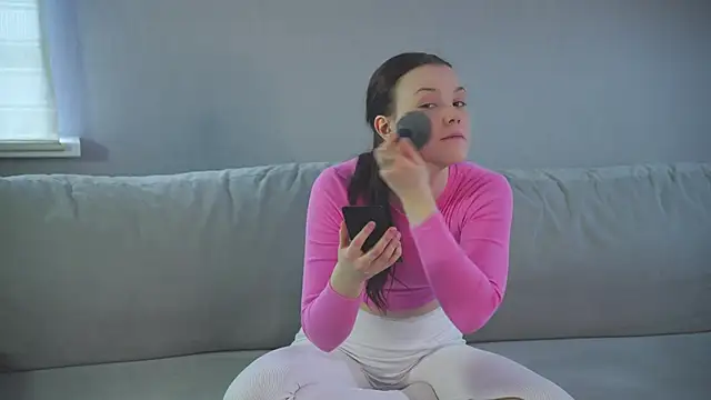 KelsieBatt online show from March 14, 7:20 am