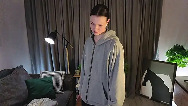 KelsieBatt online show from March 20, 2:22 pm