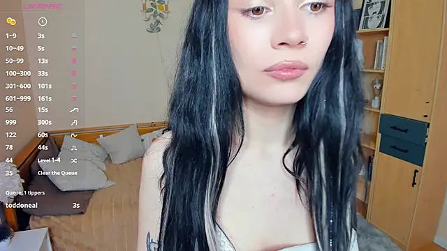 LynnCiprian online show from April 29, 8:14 pm