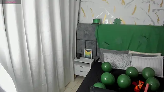 Laura Velle online show from March 18, 3:44 am