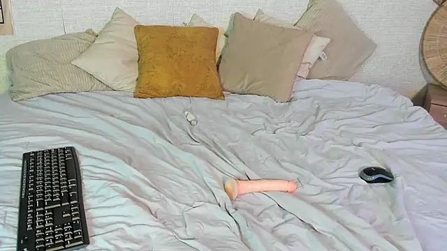 Milaa rouge online show from March 14, 1:45 pm