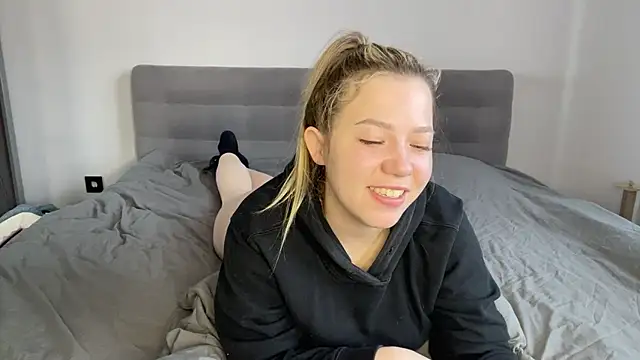 alyrasun online show from March 18, 6:40 am