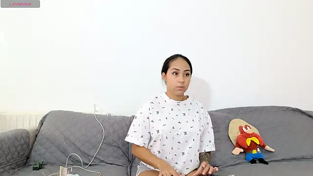 vanessaadol online show from August 4, 9:15 am