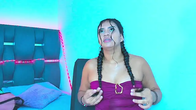 madelinesquirt online show from July 14, 7:07 pm