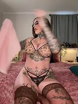 NikkiRylie online show from June 17, 10:33 pm