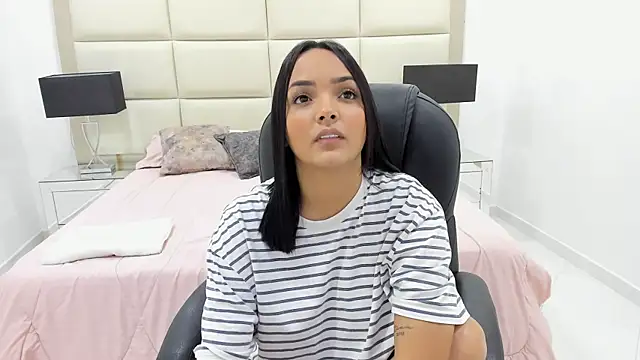 Chloelarsons online show from May 1, 1:09 am
