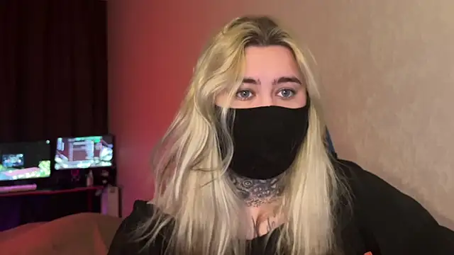 Xtoni  online show from March 7, 8:38 pm