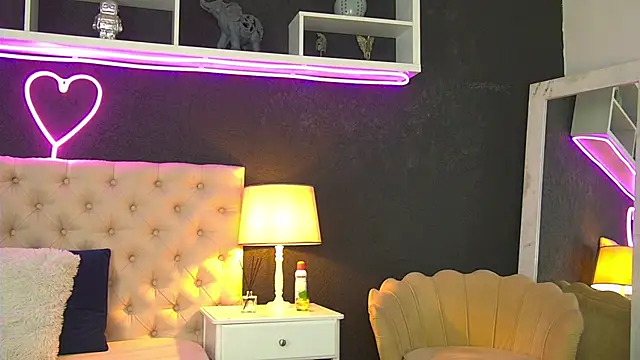 Noir Kitty online show from July 19, 5:10 am