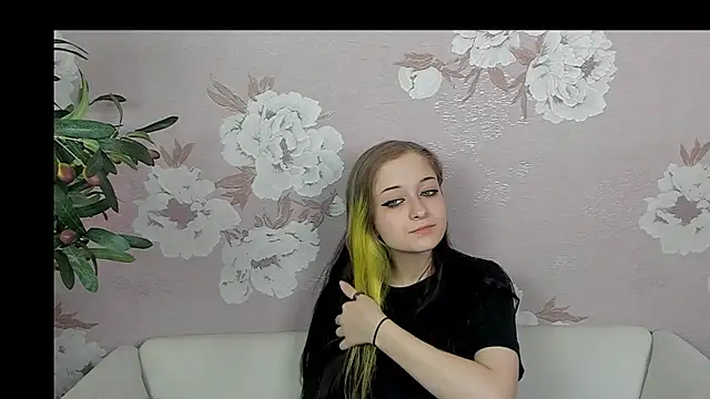 KarriePinilla online show from March 9, 11:02 am