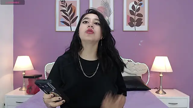 YayaQueen online show from July 24, 11:30 am