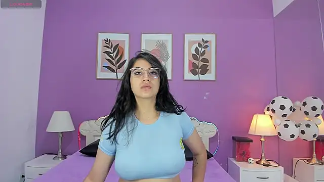 YayaQueen online show from July 17, 12:20 pm