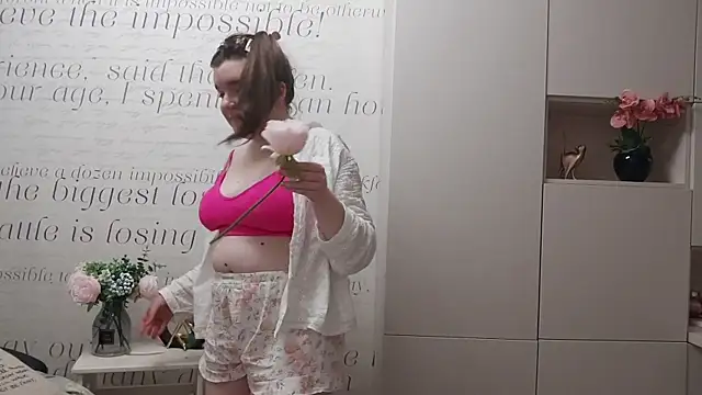 Angela Foster online show from April 29, 5:30 pm