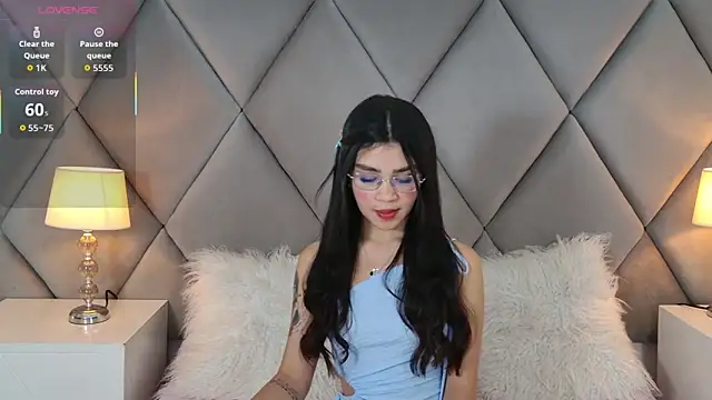 OliviaDiaz online show from June 30, 8:30 pm