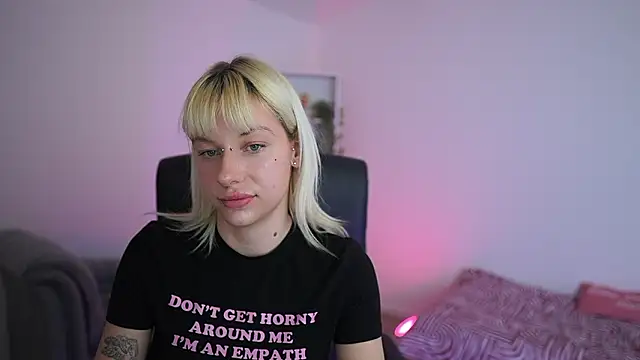 NadiaTiger18 online show from March 13, 7:26 pm