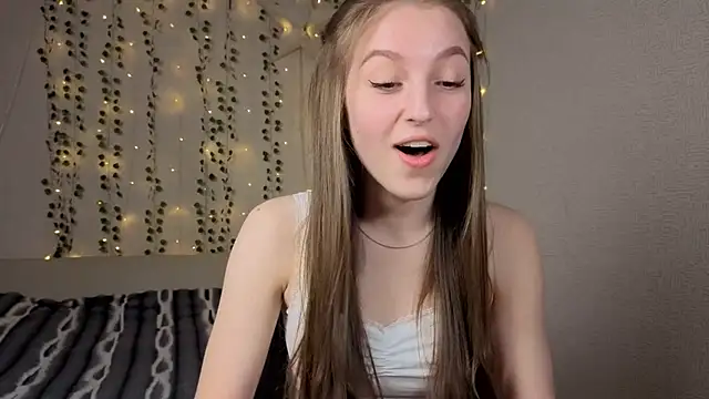 Sweet Pussy Girl online show from April 30, 4:12 pm