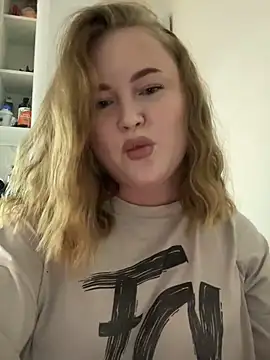 AuroraVale online show from March 15, 6:43 pm