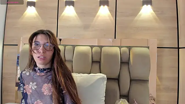 leyla palmer online show from March 18, 7:30 pm