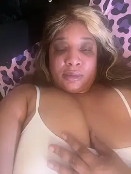 AloraXX online show from March 8, 11:03 am