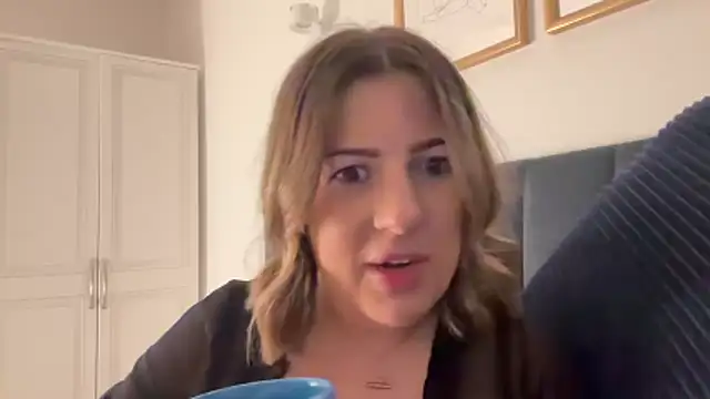 annabellewarick online show from April 29, 8:47 pm