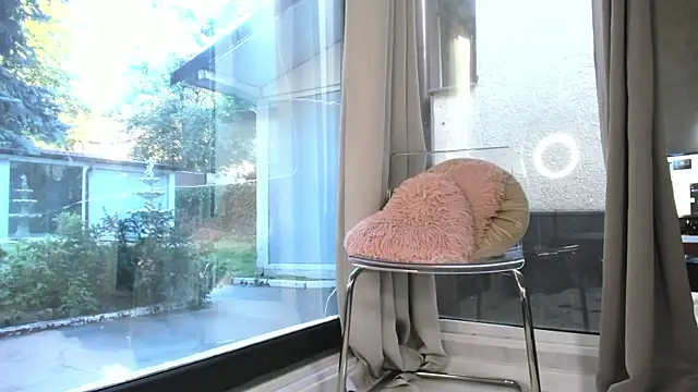 ScarletFlameee online show from July 7, 5:43 am