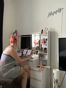 Fiebie licious  online show from June 11, 9:28 am