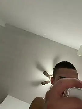 LeiAaron1998 online show from July 1, 6:24 am