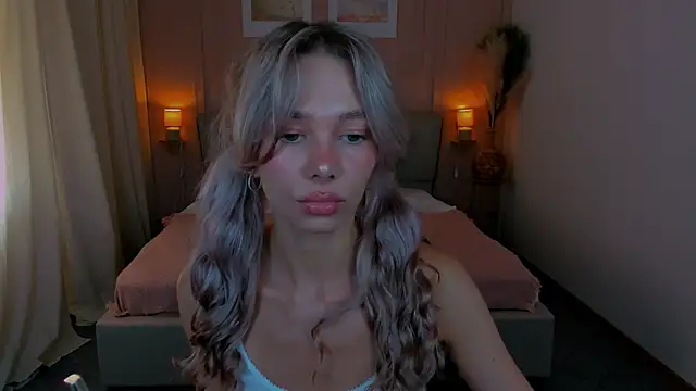 LuluAlis online show from July 9, 3:14 pm
