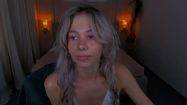 LuluAlis online show from July 10, 3:23 pm