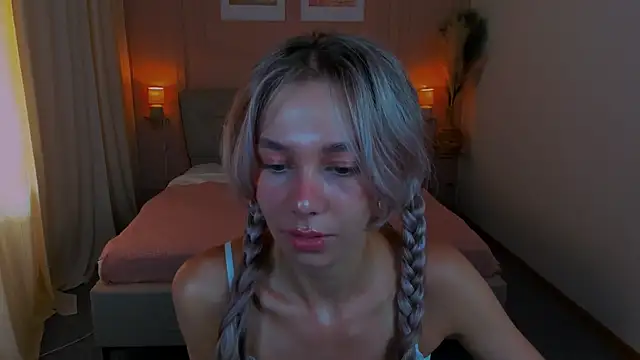 LuluAlis online show from July 6, 2:44 pm