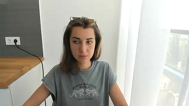summmmersky1 online show from June 19, 11:57 am